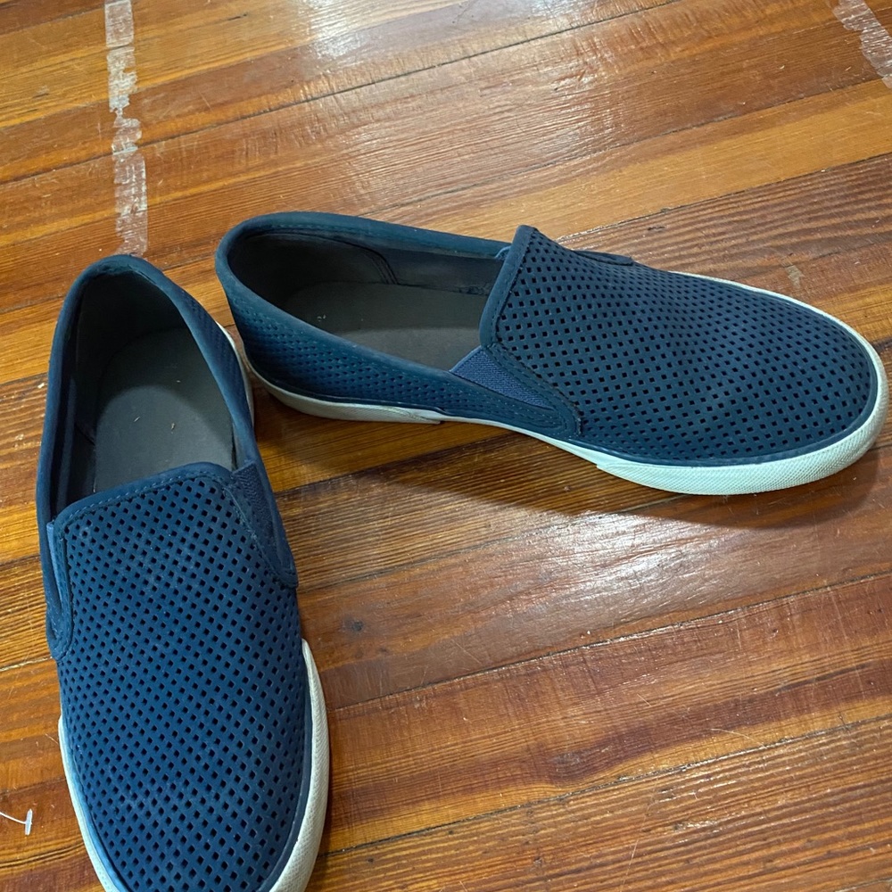 Shoes - Picture 2 of 8